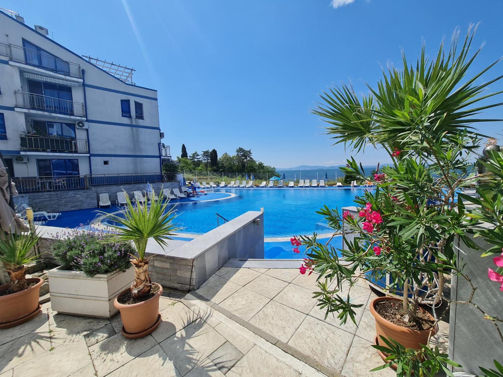 Blue Bay Palace Apart Complex Pomorie Exterior foto