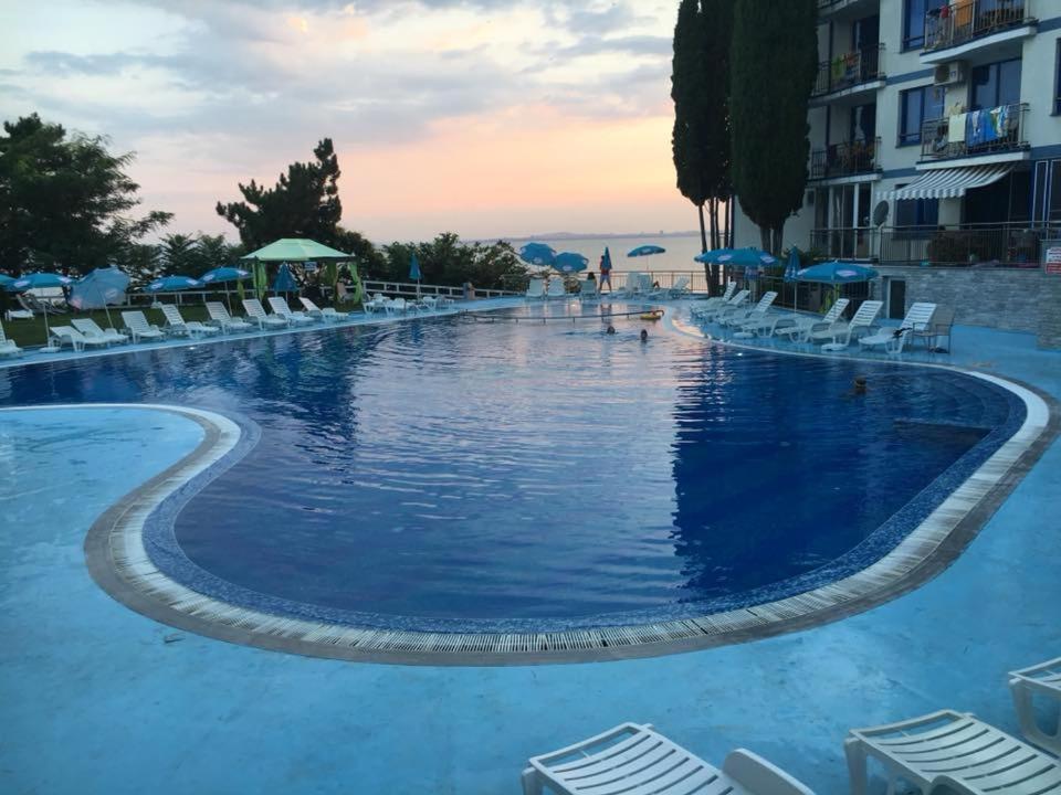 Blue Bay Palace Apart Complex Pomorie Exterior foto